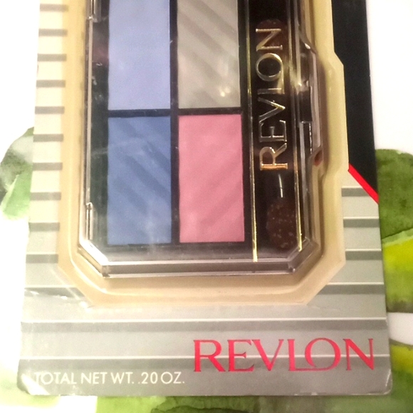 Revlon Overtime Shadow Paradise Matte Eyeshadow Palette ๐จ - Picture 2 of 10